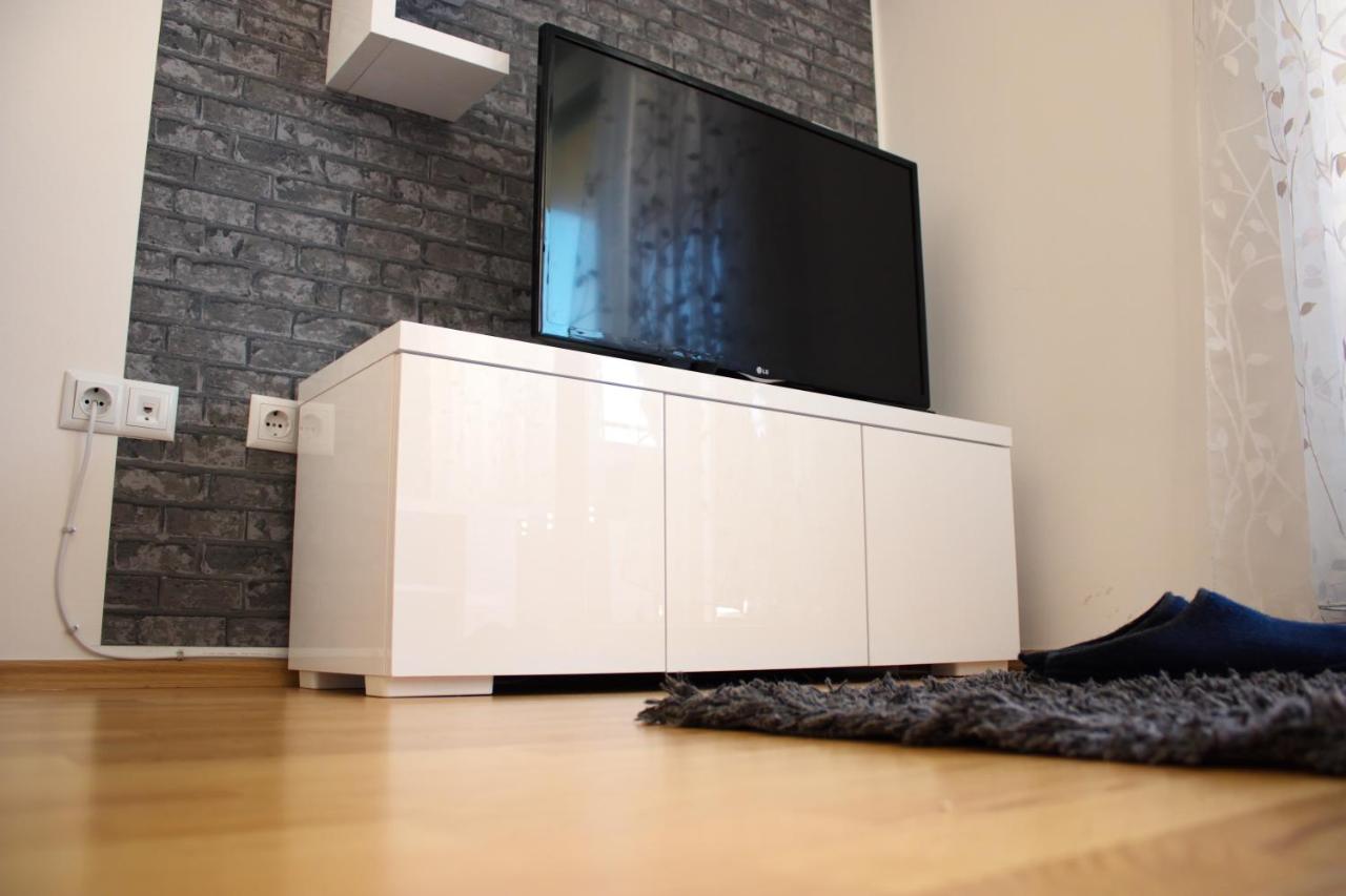 Studio Apartman Miljacka 13 سراييفو المظهر الخارجي الصورة